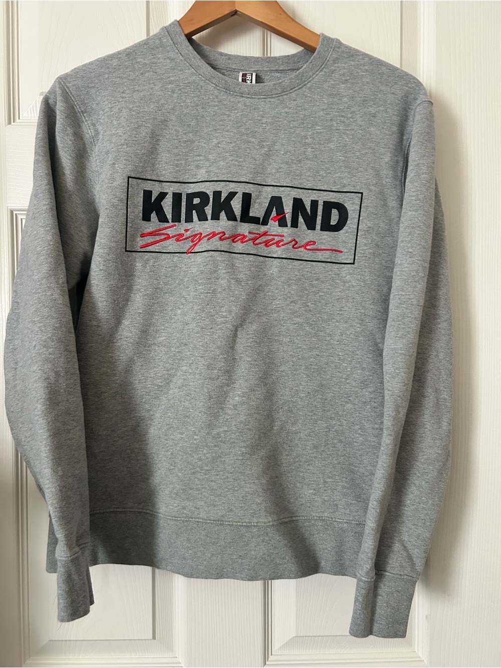 Kirkland Signature Logo Unisex Fleece Crewneck Sweatshirt Womens Size M Mens S